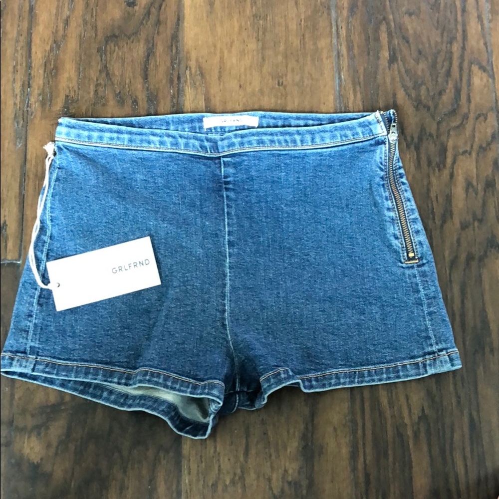 FINAL PRICE! 
Girlfriend GRLFRD Diane Short
